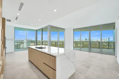 2411 Laguna Circle #2511 1