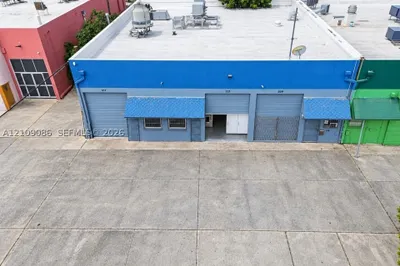 217 W 27th St 1