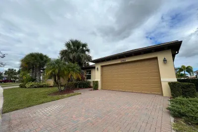 11948 SW Crestwood Circle 1