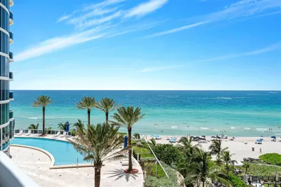 17201 Collins Avenue #805 1