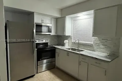 325 NE 2 #5 1