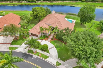 400 Alexandra Cir 1