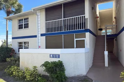 1531 SE Royal Green Circle #Unit 207 1