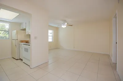 221 SE 3rd Avenue #2 1