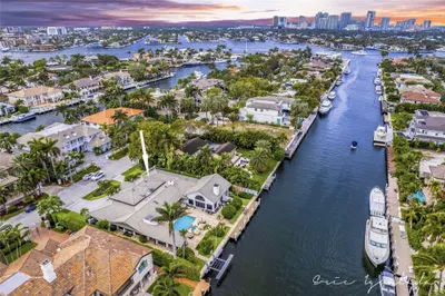 2521 Del Lago Drive 1