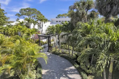 355 Oakview Drive 1