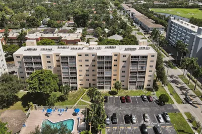 1001 NE 14th Ave #402 1