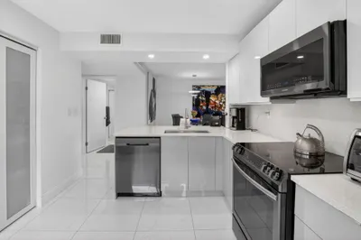 15401 Pembridge Avenue #15 1