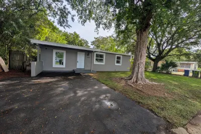 1733 NW 18th Street 1
