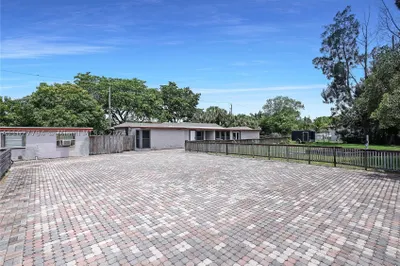 650 Mercury St 1