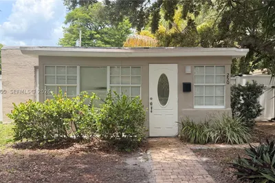 250 SW 7th St 1
