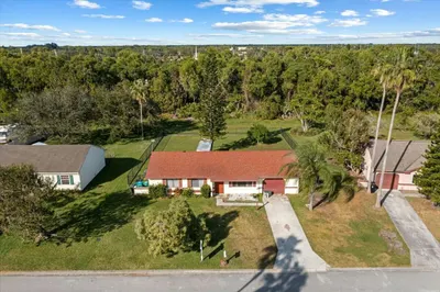 1433 SE North Balcourt Court 1