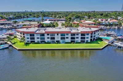 313 Lake Cir #111