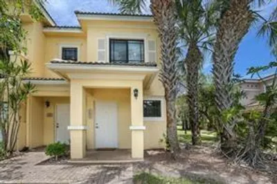 2805 VERONIA Drive #104 1
