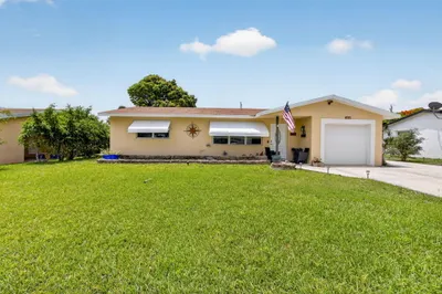 220 SW 10th Avenue 1