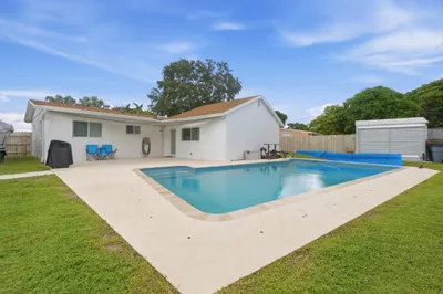 4999 SW 6th Street 1