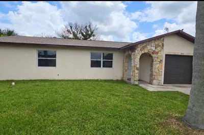 326 SE Dalva Avenue 1