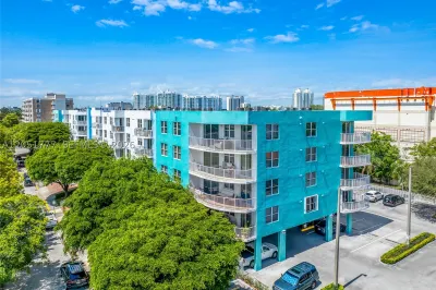 1555 N Treasure Dr #207 1
