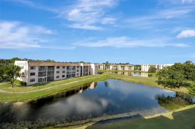 10145 Sunrise Lakes Blvd #403 1
