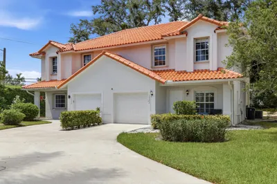 13533 Fountain View Boulevard 1