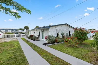 709 NW 7th St 1