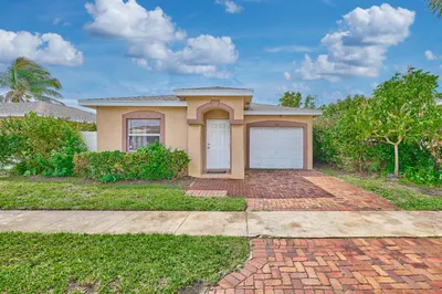 556 E Ridge Cir Circle N 1