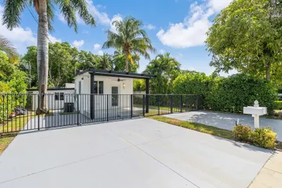 330 NW 82nd Ter 1