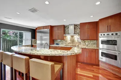 330 SW 2nd Ave #8 1