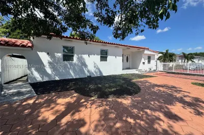 8900 NW 33rd Ave Rd 1
