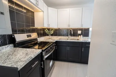 825 TRUMAN Street #2 1