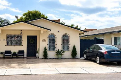 1096 W 40th Pl 1