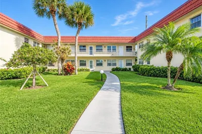 99 SPRING LAKE Drive #101 1