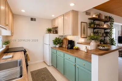 910 Jefferson Ave #5C 1