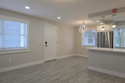 215 E NORMANDY E #215 1