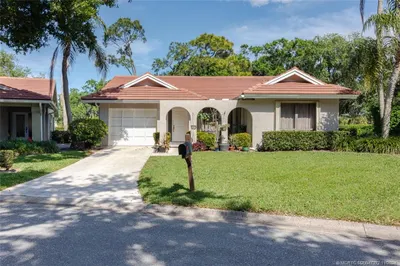 2608 SW Willowood Circle 1