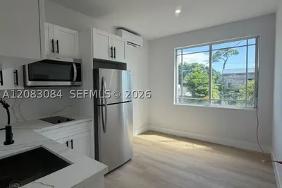 2425 SW 6th St #9 1