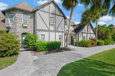 121 Queen Eugenia Court 1