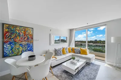 6362 Collins Ave #611 1