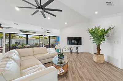 1127 E Seminole Avenue #24b 1
