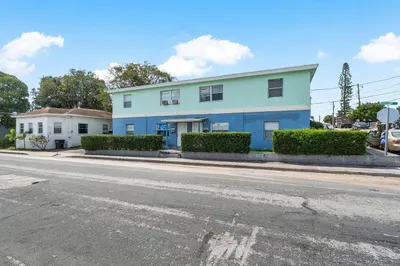 1913 Division Avenue 1