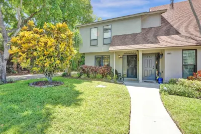 416 Sandtree Dr 1
