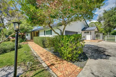 15921 SW 53rd Ct. Southwest Ranches, FL 33331