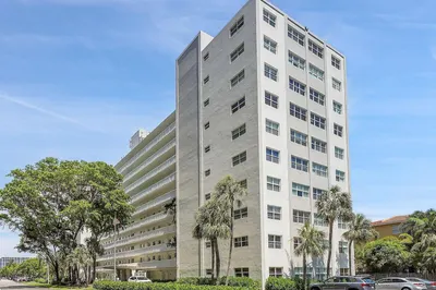 2555 NE 11th Street #806 1