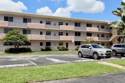 5985 Del Lago Cir #215 1