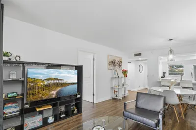 9340 Lagoon Pl #304 1