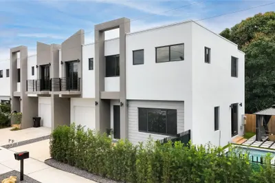 704 SW 7 St 1
