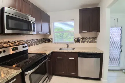 9460 Sunrise Lakes Blvd #309 1