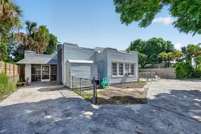 633 Franklin Road 1