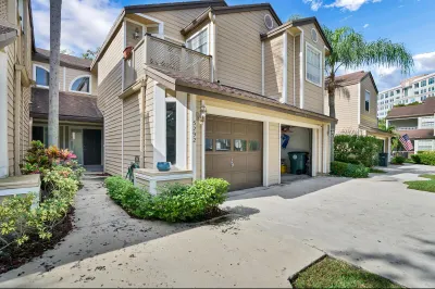 5292 Buckhead Circle #1030 1