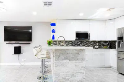 331 Cypress Way W 1